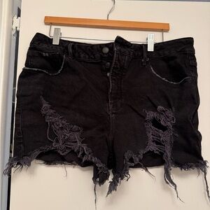 Good American black distressed shorts size 32